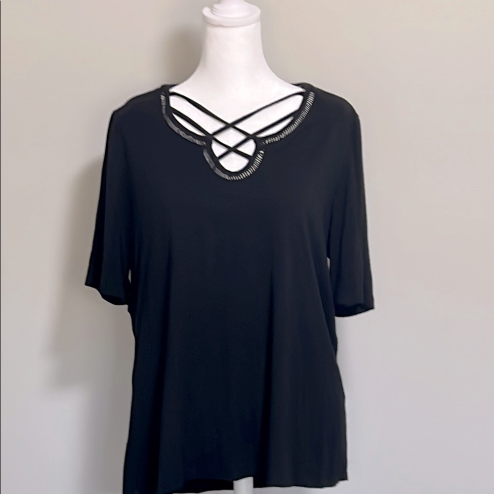 Daniel Rainn Black shirt w/Criss Cross design on chest. Size large.